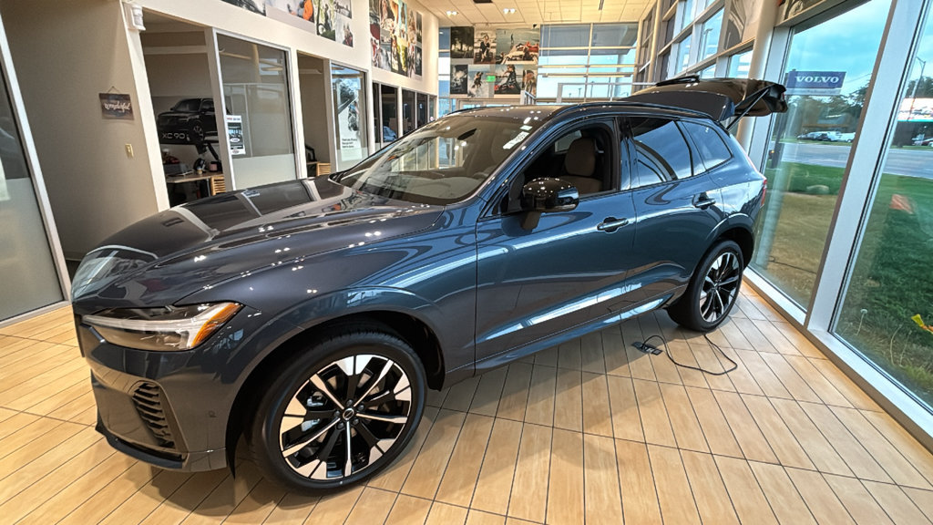 New 2027 Volvo XC60 B5 Plus AWD/4WD image 4