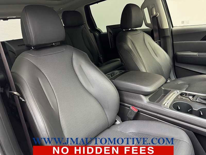 Used 2025 Kia Carnival SX Prestige image 23