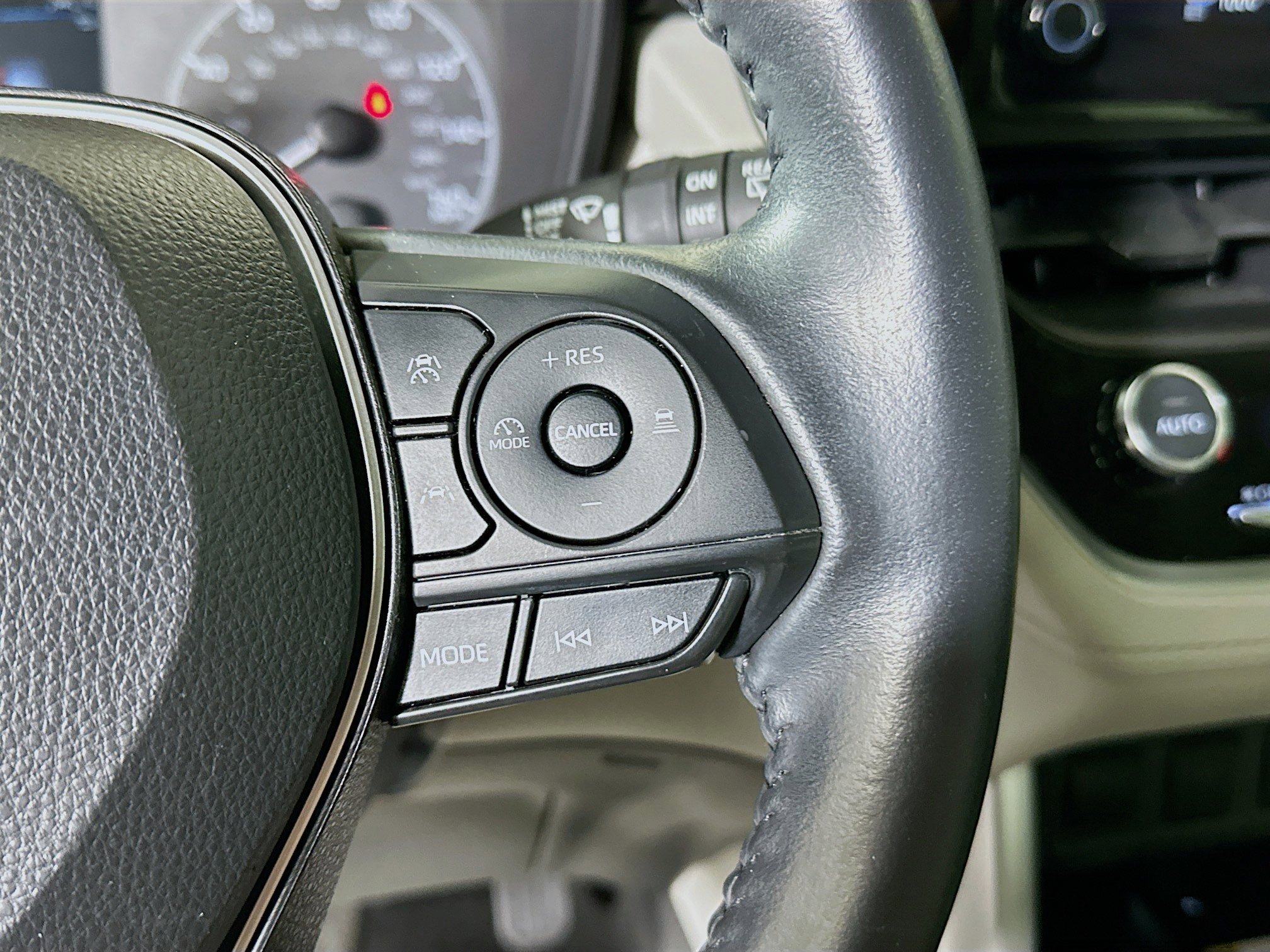 Used 2023 Toyota Corolla Cross LE image 17