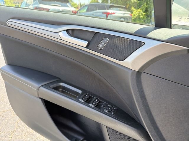 Used 2019 Ford Fusion SE FWD image 22