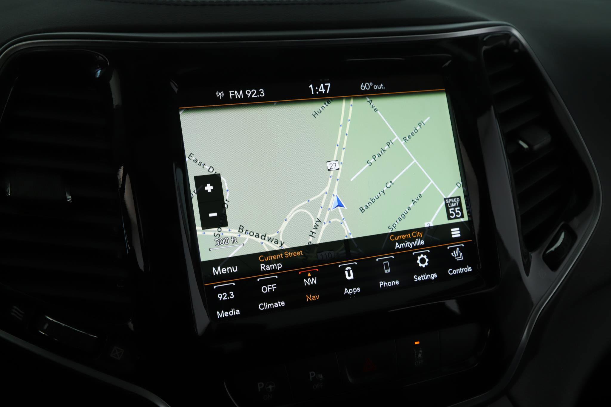 Used 2019 Jeep Cherokee Limited w/ Luxury Group image 13