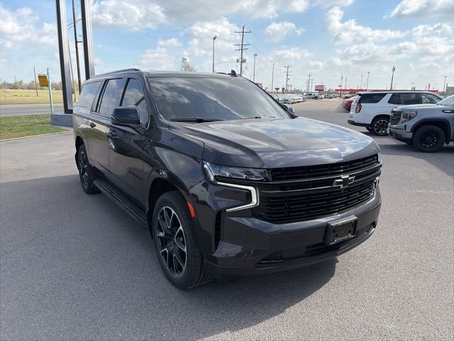 Used 2023 Chevrolet Suburban RST w/ Luxury Package AWD/4WD image 8