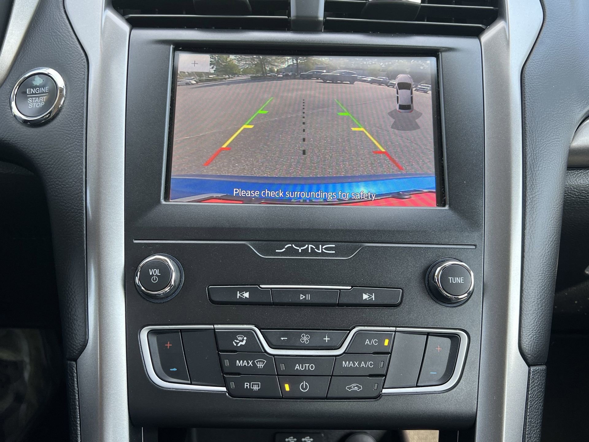 Used 2020 Ford Fusion SE FWD image 5