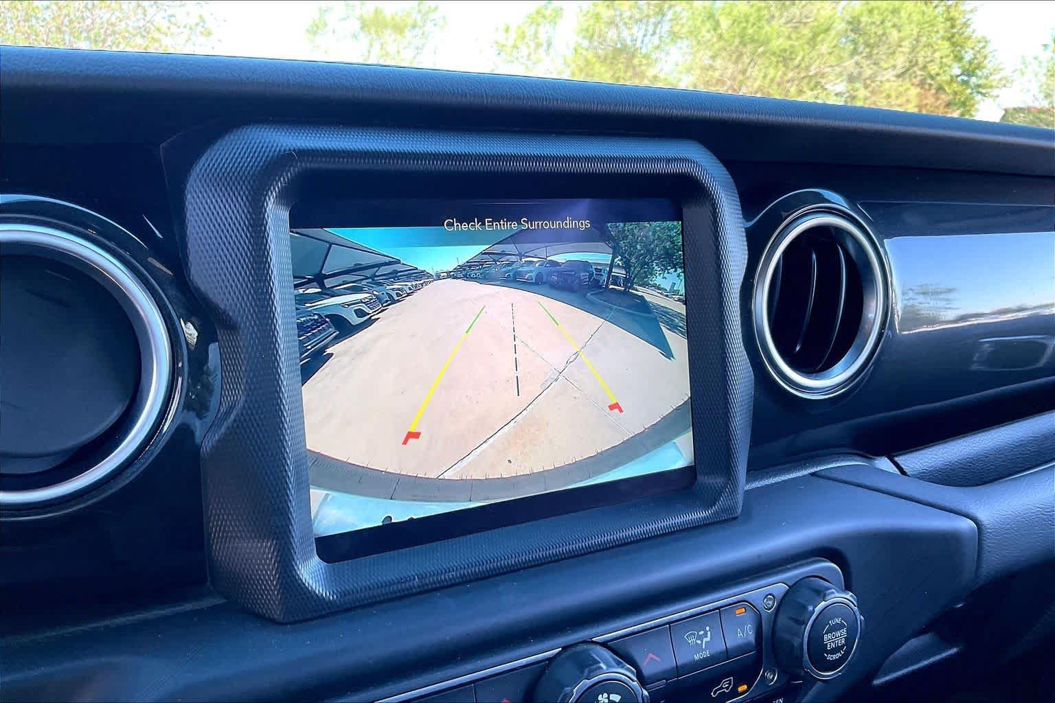 Used 2020 Jeep Wrangler Unlimited Sahara AWD/4WD image 26