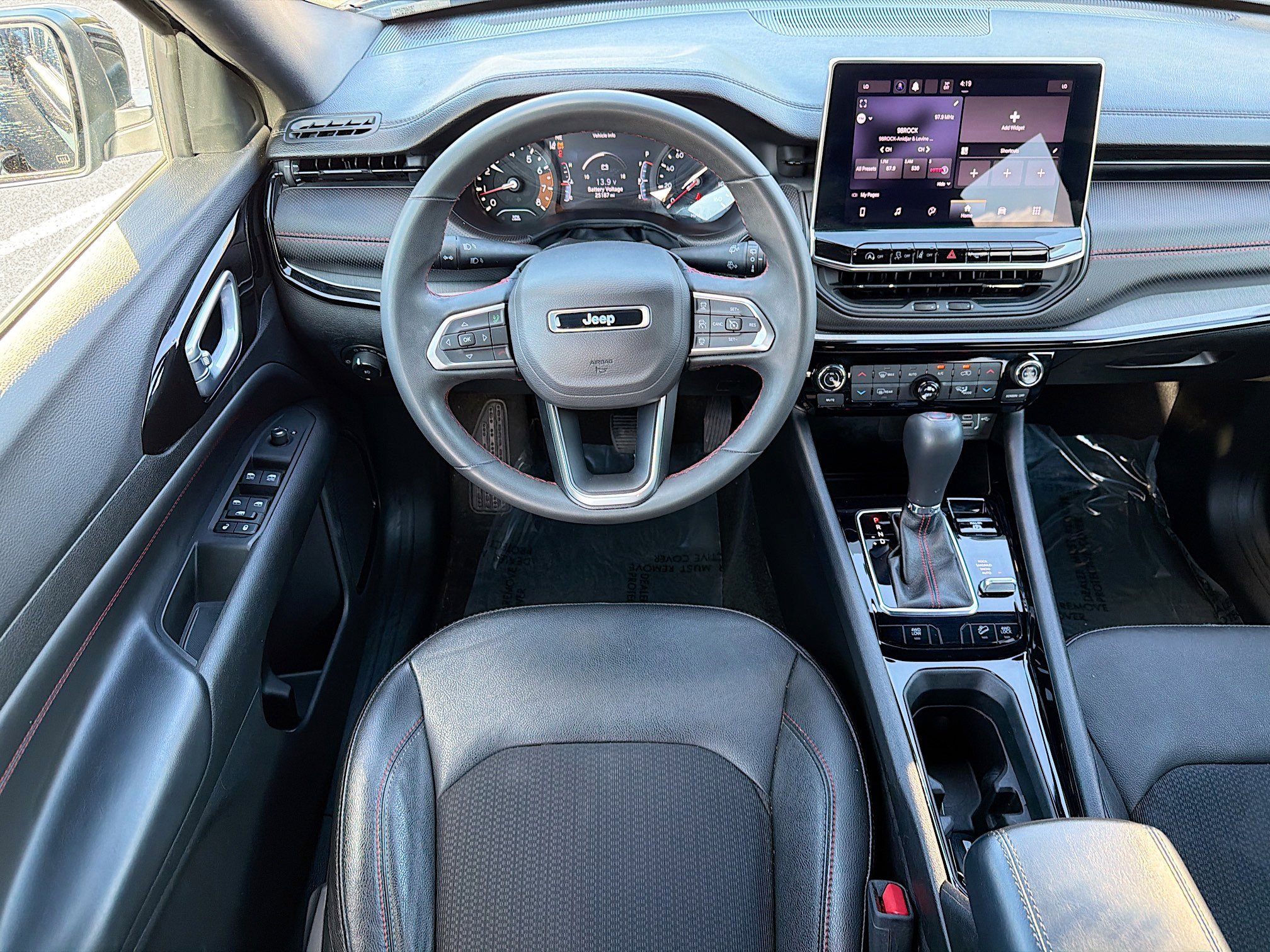 Used 2023 Jeep Compass Trailhawk image 16