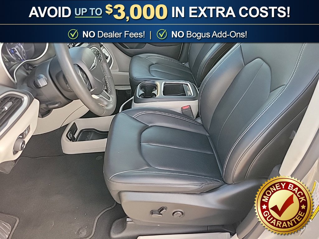 Used 2024 Chrysler Pacifica Touring-L FWD image 7