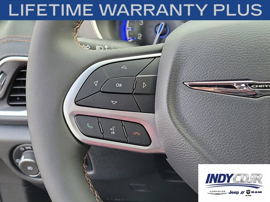 New 2026 Chrysler Pacifica Pinnacle w/ Trailer Tow Group AWD/4WD image 27