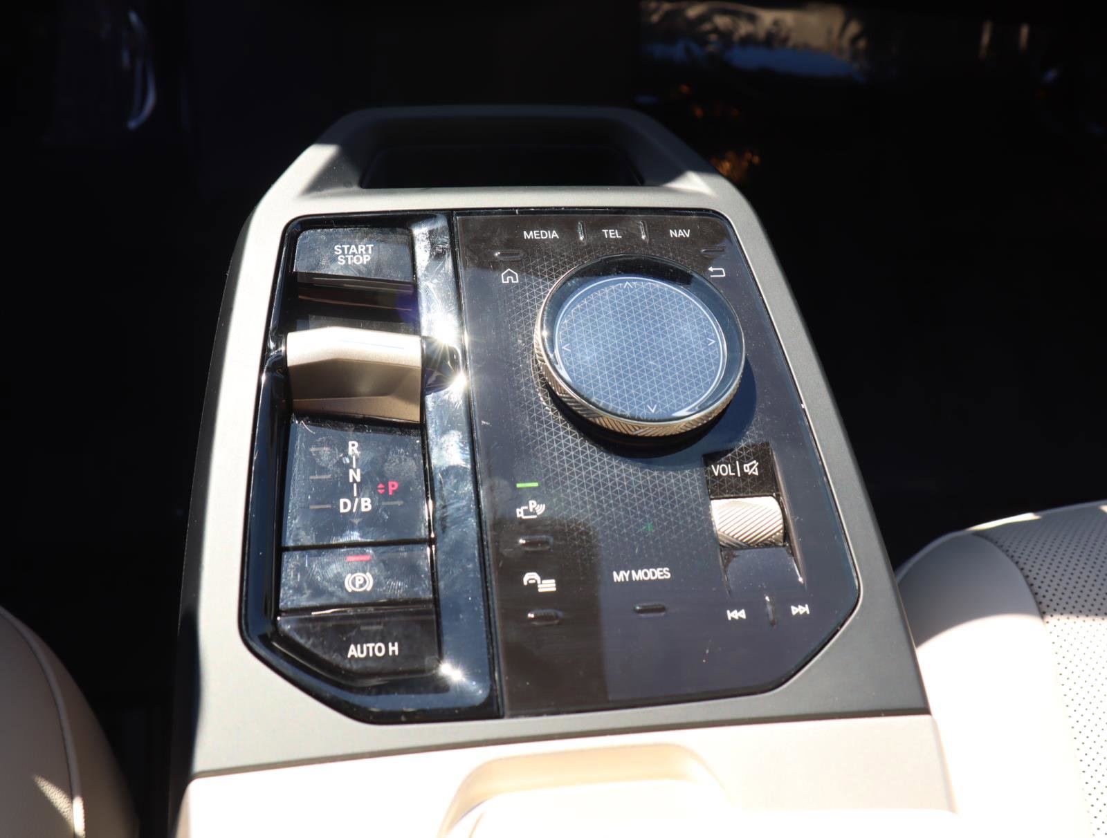 Used 2025 BMW iX xDrive50 w/ Convenience Package image 26