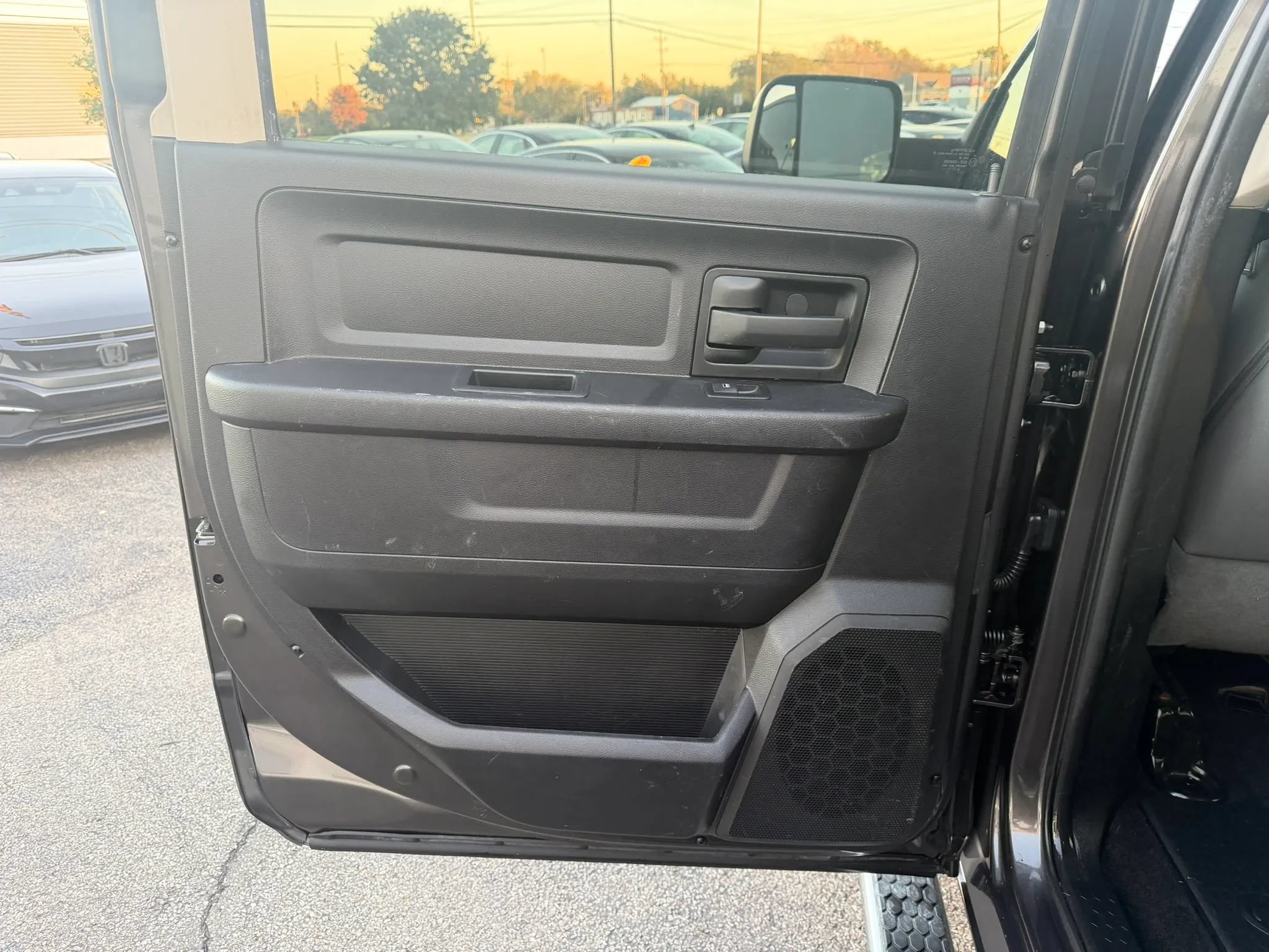 Used 2016 RAM 2500 Tradesman w/ Chrome Appearance Group AWD/4WD image 16