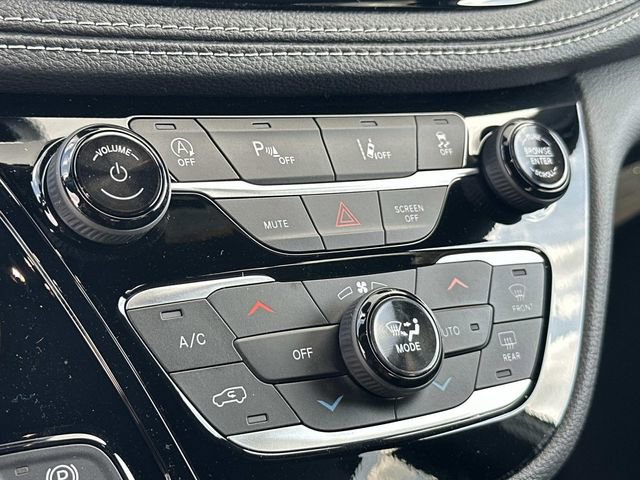 New 2026 Chrysler Pacifica Limited w/ Trailer Tow Group image 32