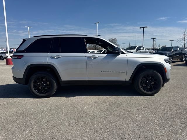 Used 2025 Jeep Grand Cherokee Altitude image 7