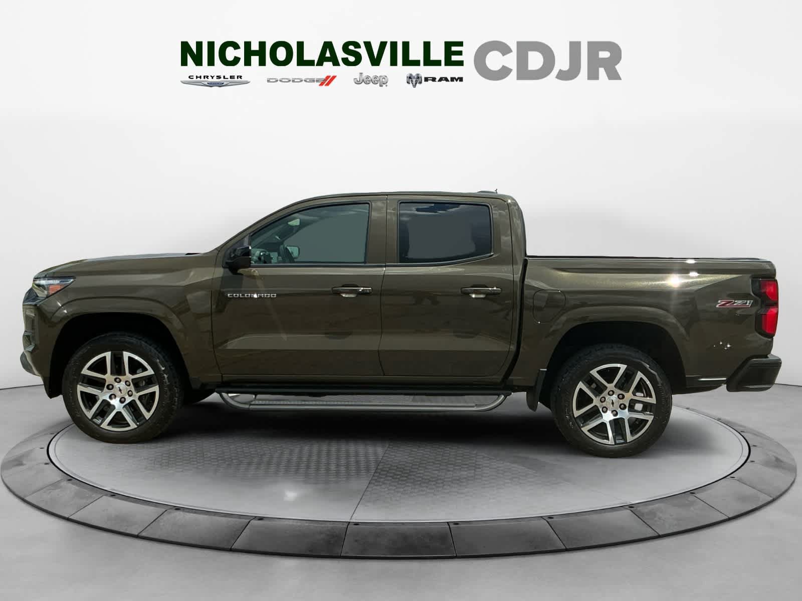 Used 2023 Chevrolet Colorado Z71 w/ Z71 Convenience Package 2 AWD/4WD image 2