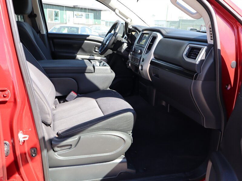 Used 2017 Nissan Titan SV AWD/4WD image 9