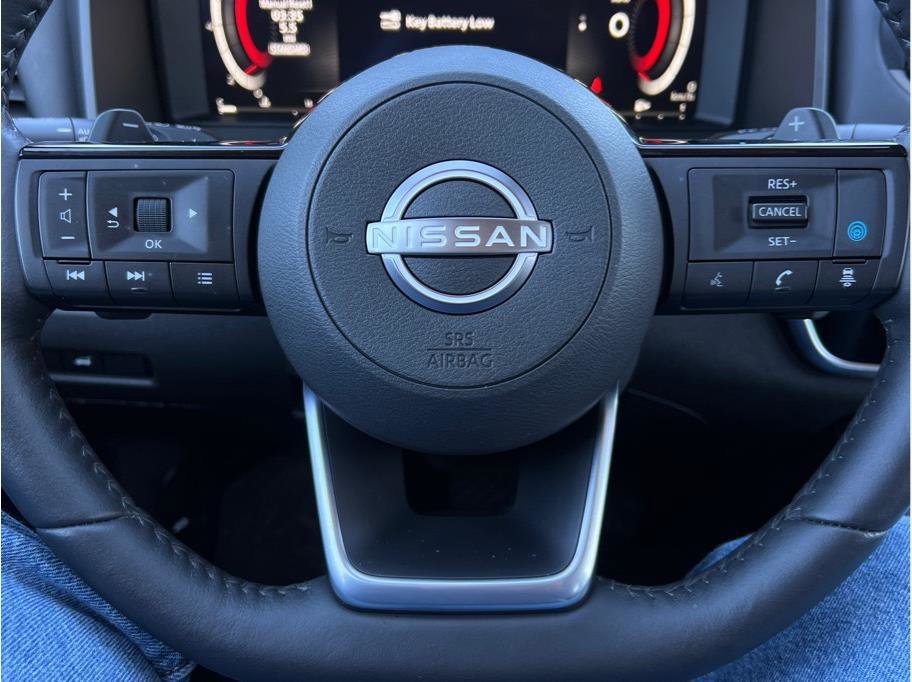 Used 2022 Nissan Rogue Platinum w/ Head-Up Display Package image 10