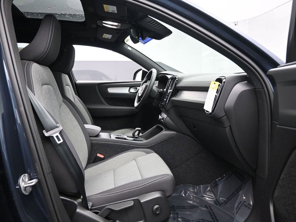 New 2026 Volvo XC40 B5 Core w/ Protection Package Premier image 27