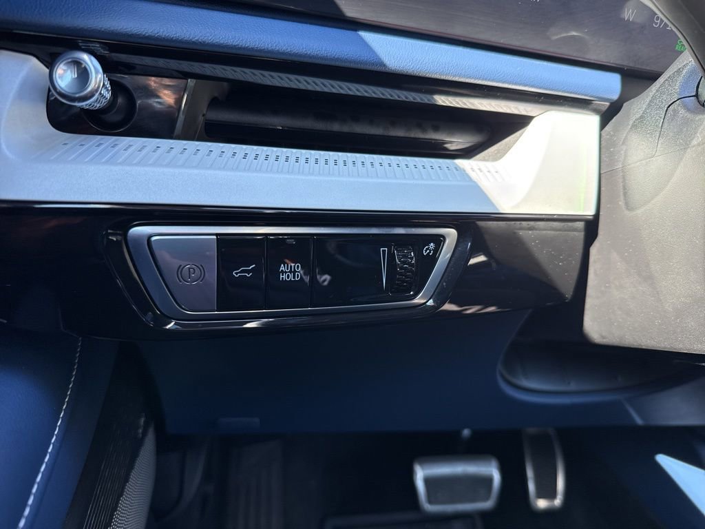 Used 2025 Cadillac Optiq Sport 2 image 40