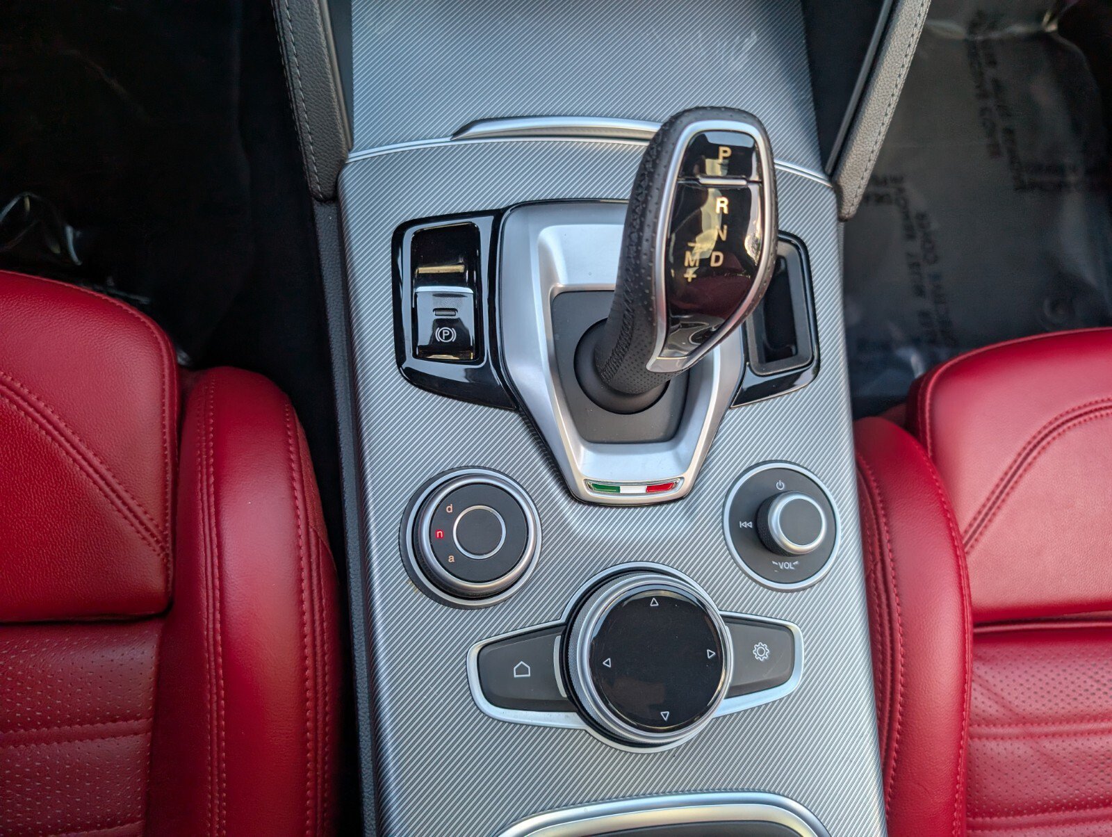 Used 2023 Alfa Romeo Stelvio Veloce AWD/4WD image 25