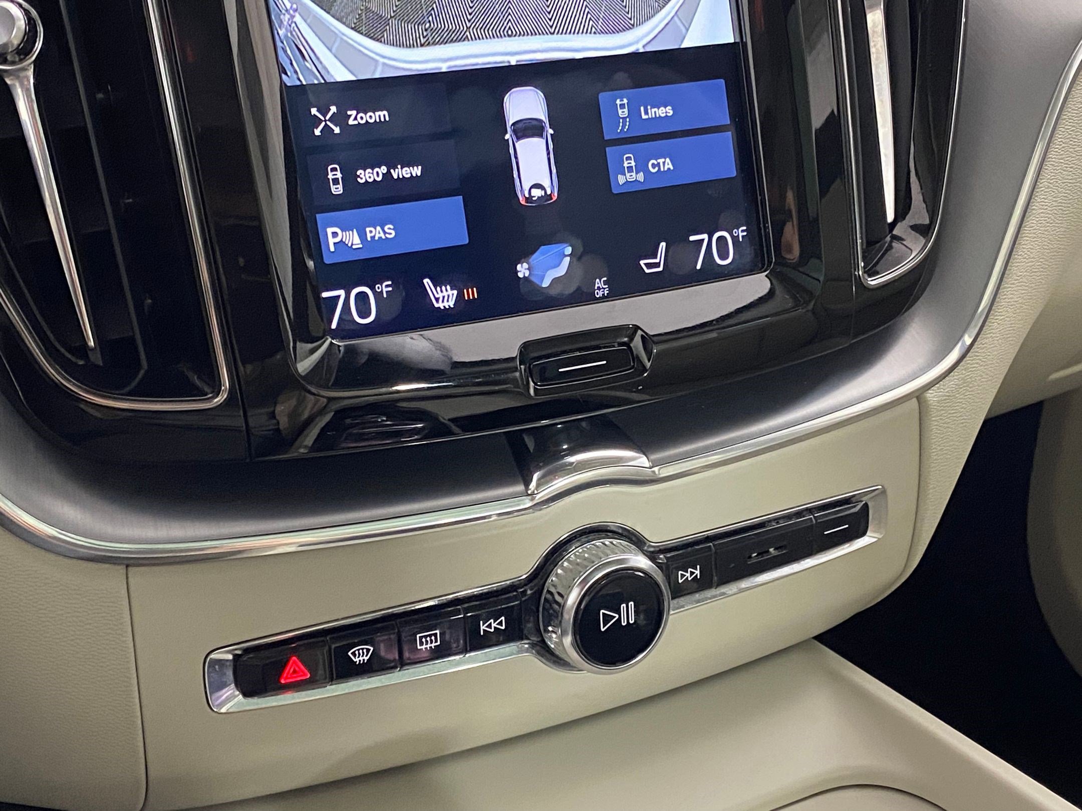 Used 2019 Volvo XC60 T8 Momentum w/ Advanced Package image 27