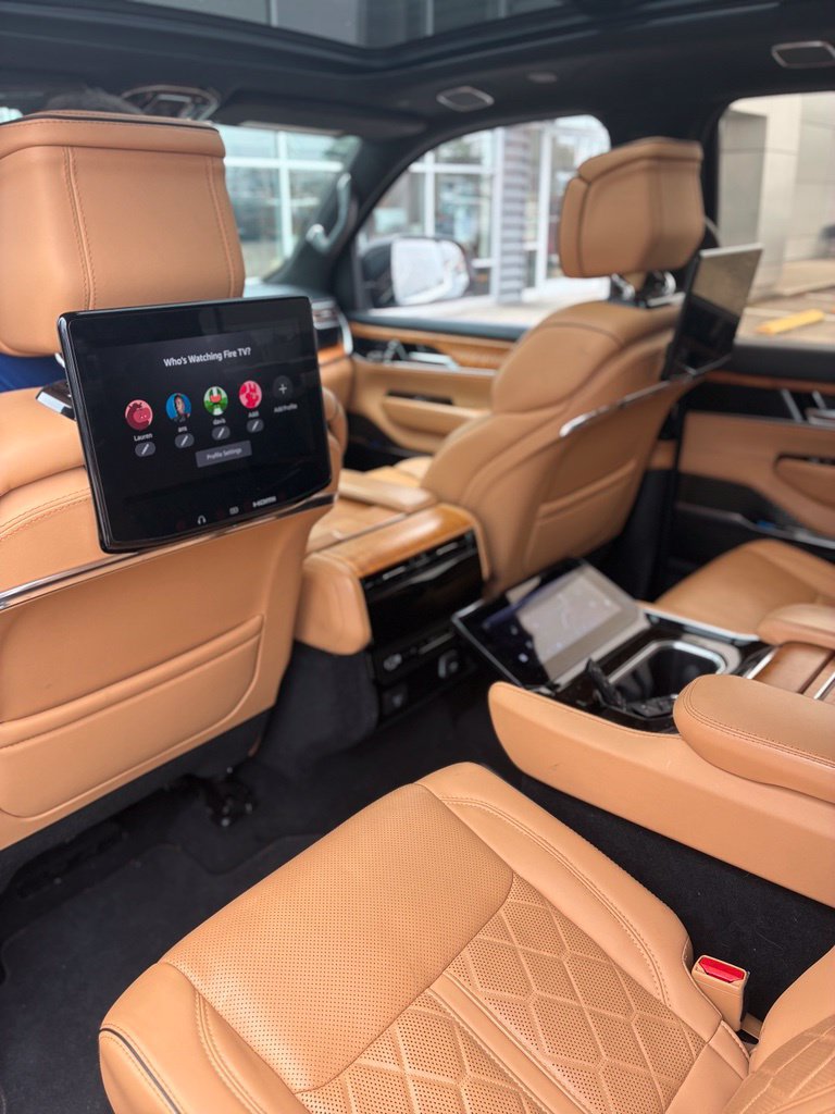 Used 2023 Jeep Grand Wagoneer Series III w/ Rear Seat Video Group 1 AWD/4WD image 7