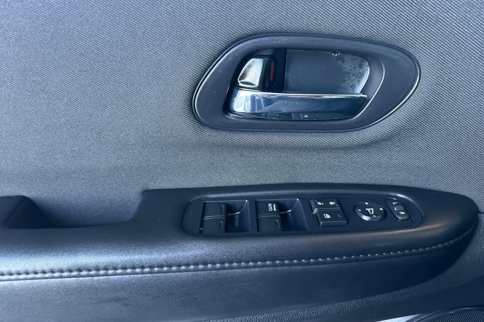 Used 2019 Honda HR-V Sport image 12