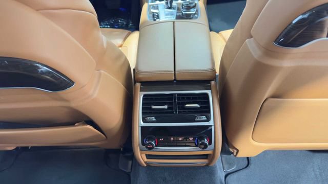 Used 2020 BMW 740i w/ Premium Package RWD image 18