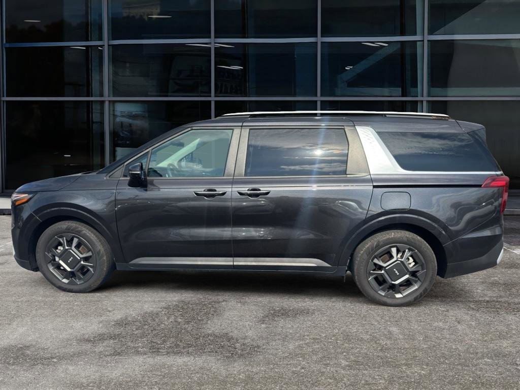 Used 2025 Kia Carnival EX image 8
