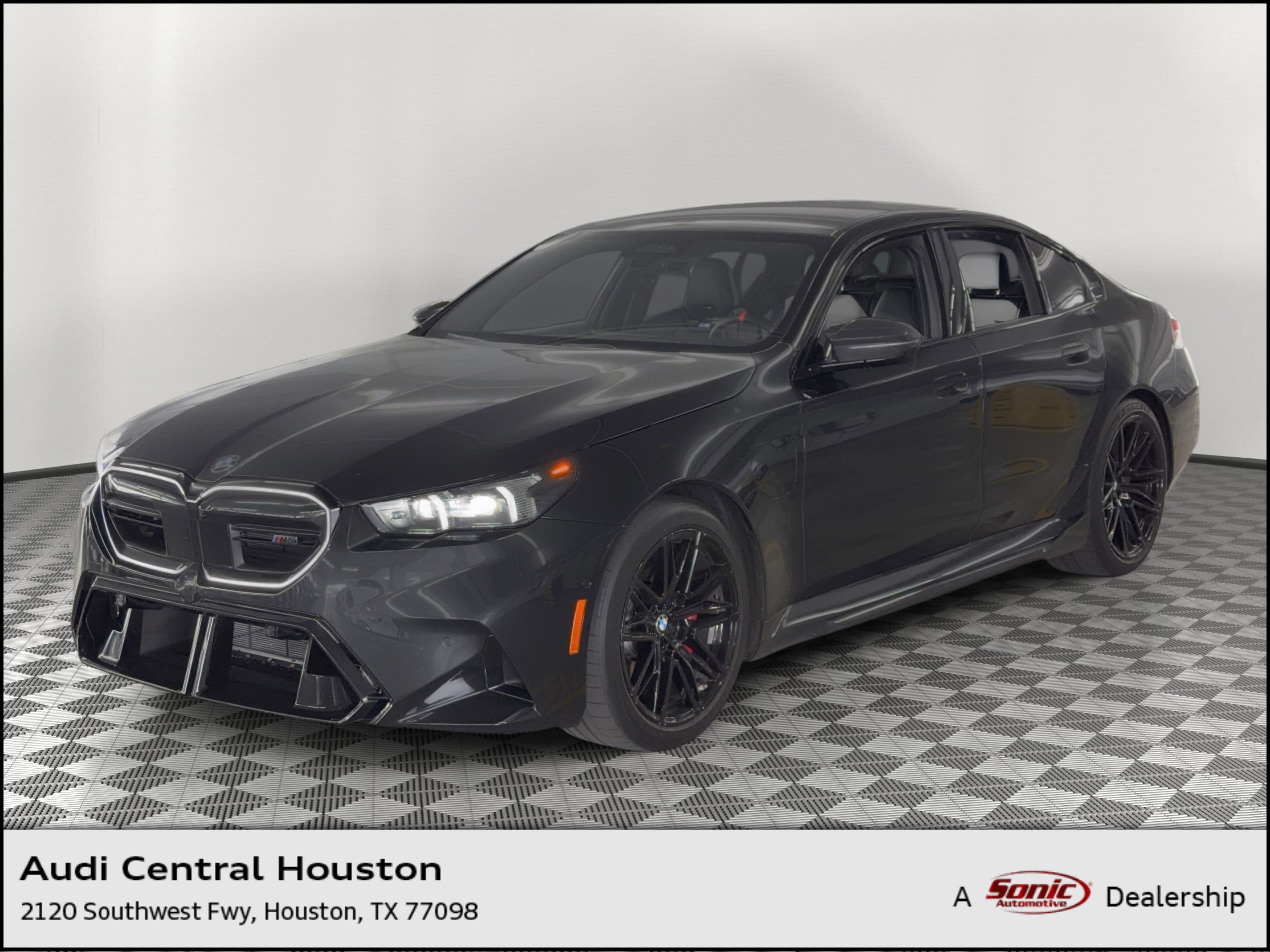 Used 2026 BMW M5 w/ Executive Package image 1