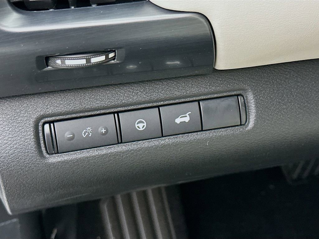 New 2025 Nissan Pathfinder SL w/ Black Appearance Package image 15