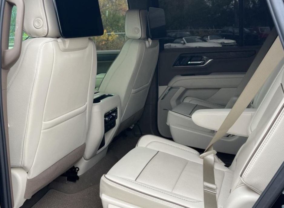 Used 2025 GMC Yukon Denali w/ Denali Reserve Package AWD/4WD image 10