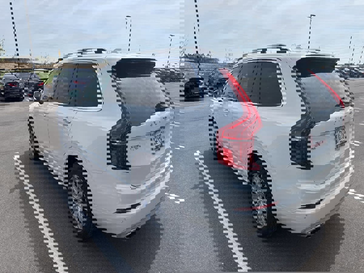 Used 2016 Volvo XC90 T6 Momentum w/ Momentum Plus Package AWD/4WD image 4