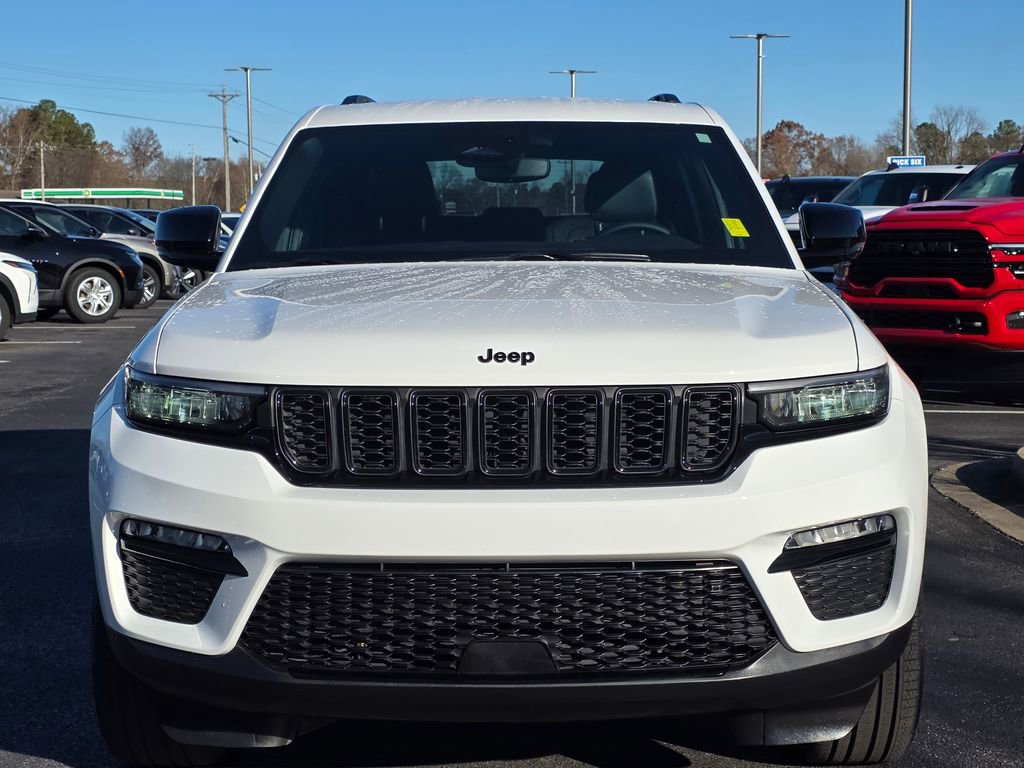 Used 2024 Jeep Grand Cherokee Limited w/ Black Appearance Package image 3