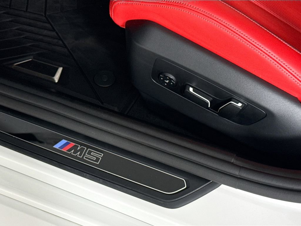 Used 2026 BMW M5 Touring AWD/4WD image 18