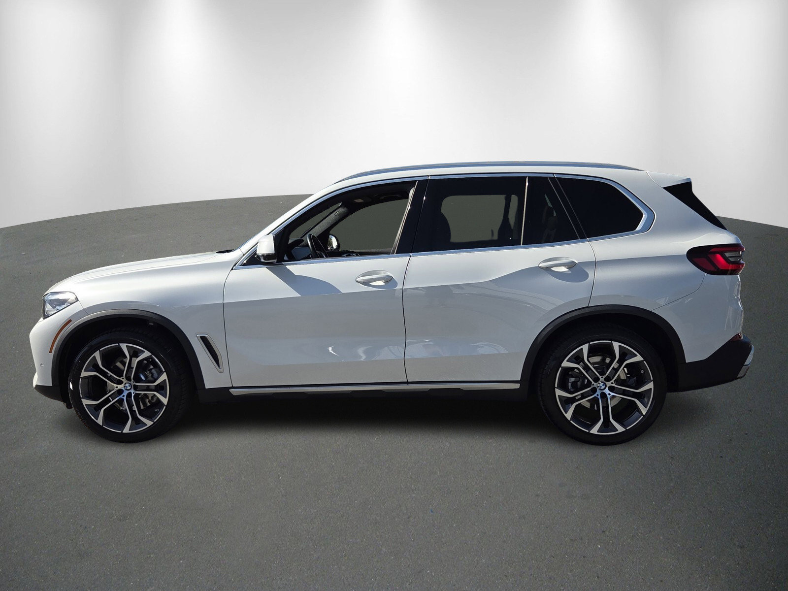 Used 2022 BMW X5 sDrive40i w/ Premium Package image 4