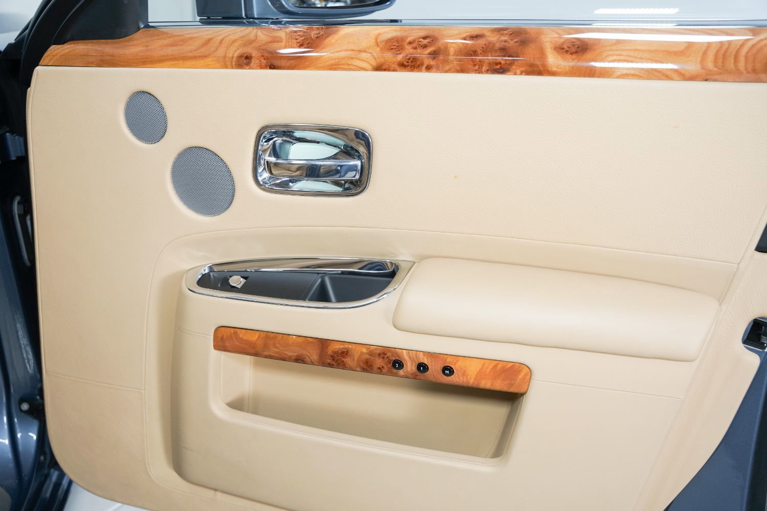 Used 2011 Rolls-Royce Ghost RWD image 31