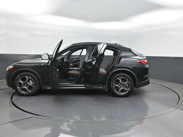 Used 2023 Alfa Romeo Stelvio Ti AWD/4WD image 35