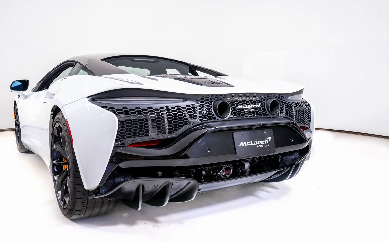 Used 2023 McLaren Artura image 10