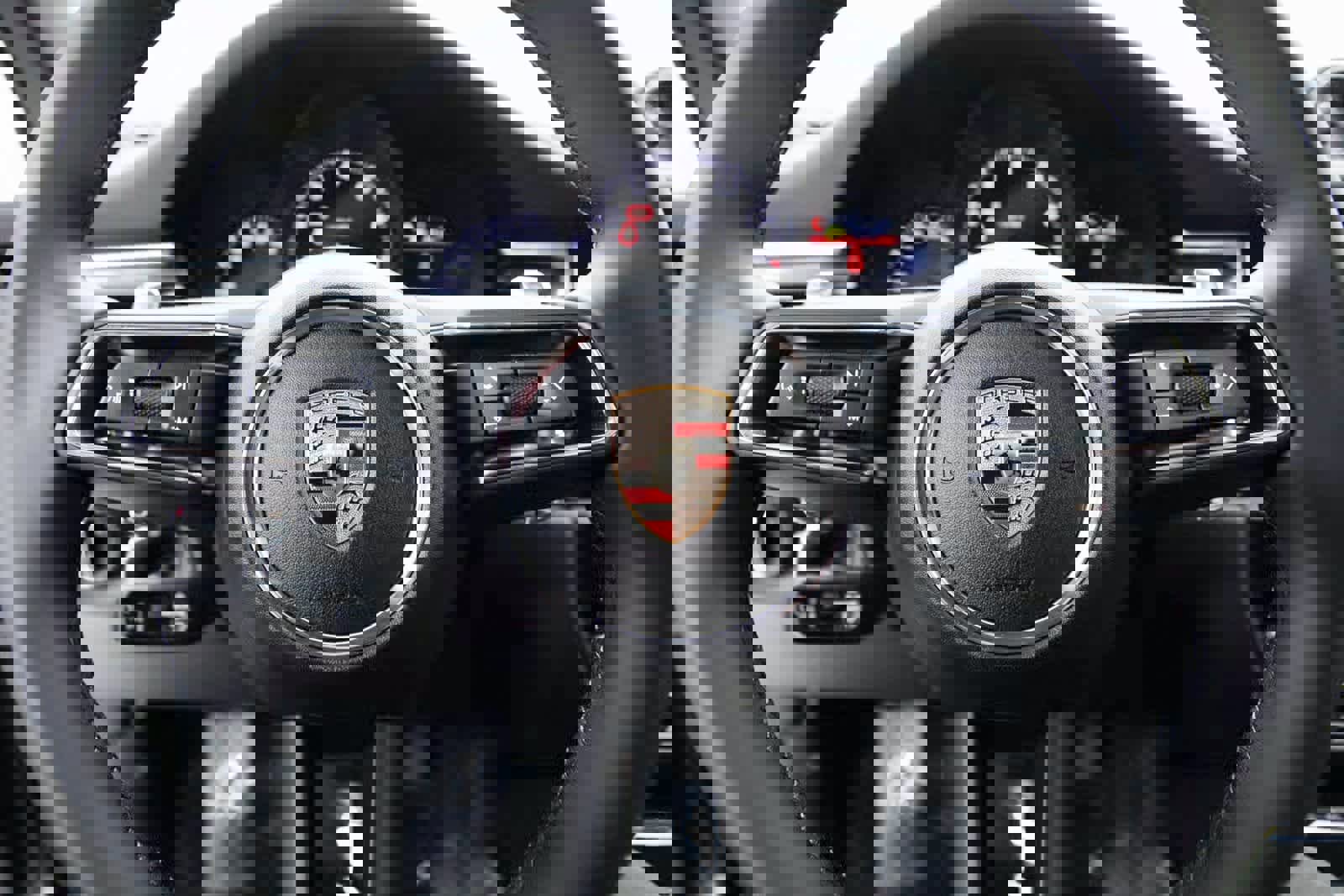 Certified 2025 Porsche Macan image 14