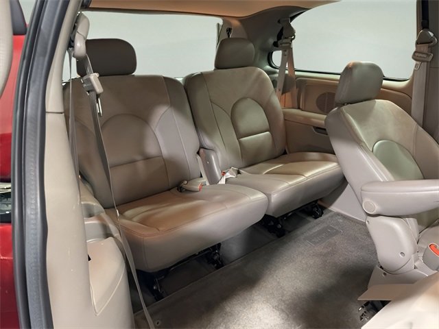 Used 2003 Chrysler Town & Country Limited image 30