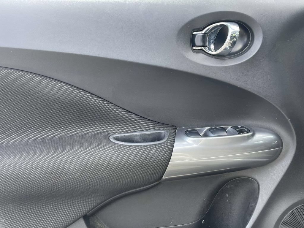 Used 2015 Nissan Juke SV AWD/4WD image 16