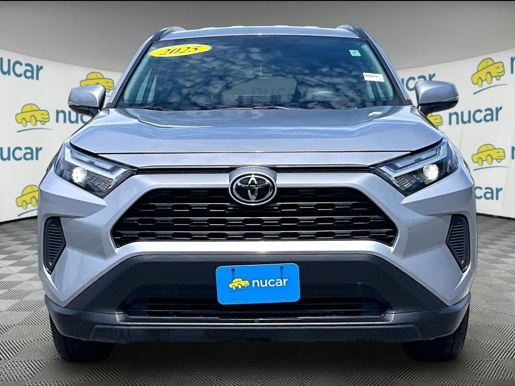 Used 2025 Toyota RAV4 XLE AWD/4WD image 2