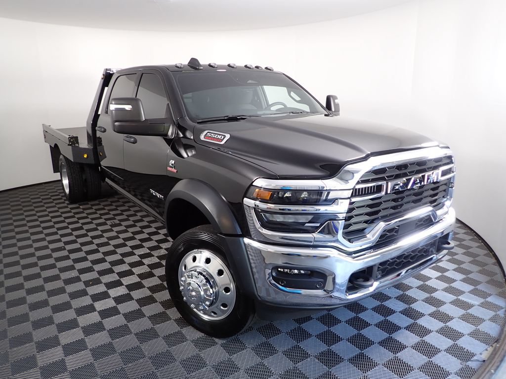 Used 2025 RAM 5500 4x4 Crew Cab image 9