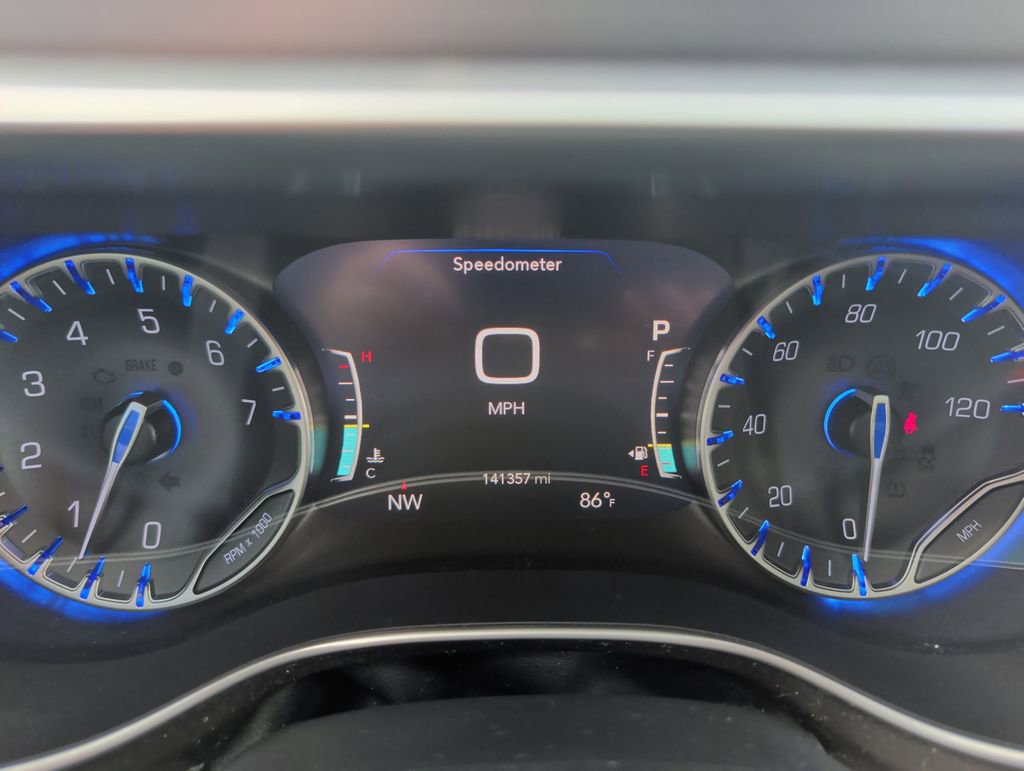 Used 2018 Chrysler Pacifica Limited FWD image 12