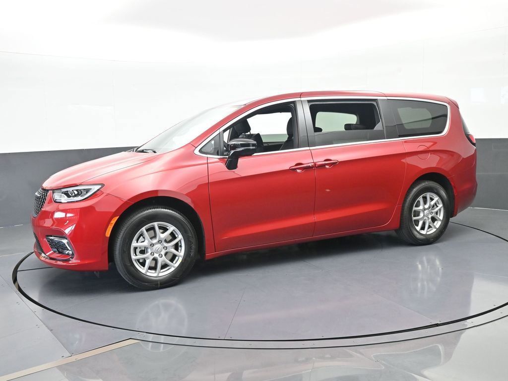 New 2026 Chrysler Pacifica Select image 2