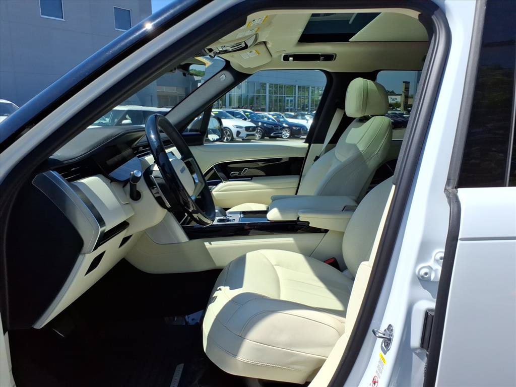 Certified 2025 Land Rover Range Rover SE AWD/4WD image 11