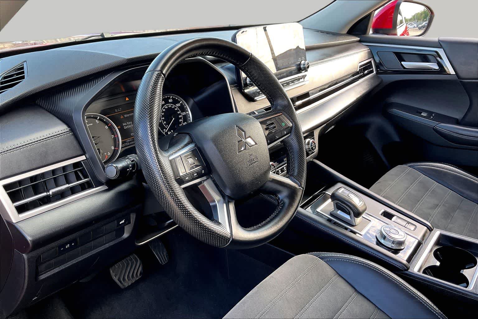 Used 2024 Mitsubishi Outlander SE FWD image 13