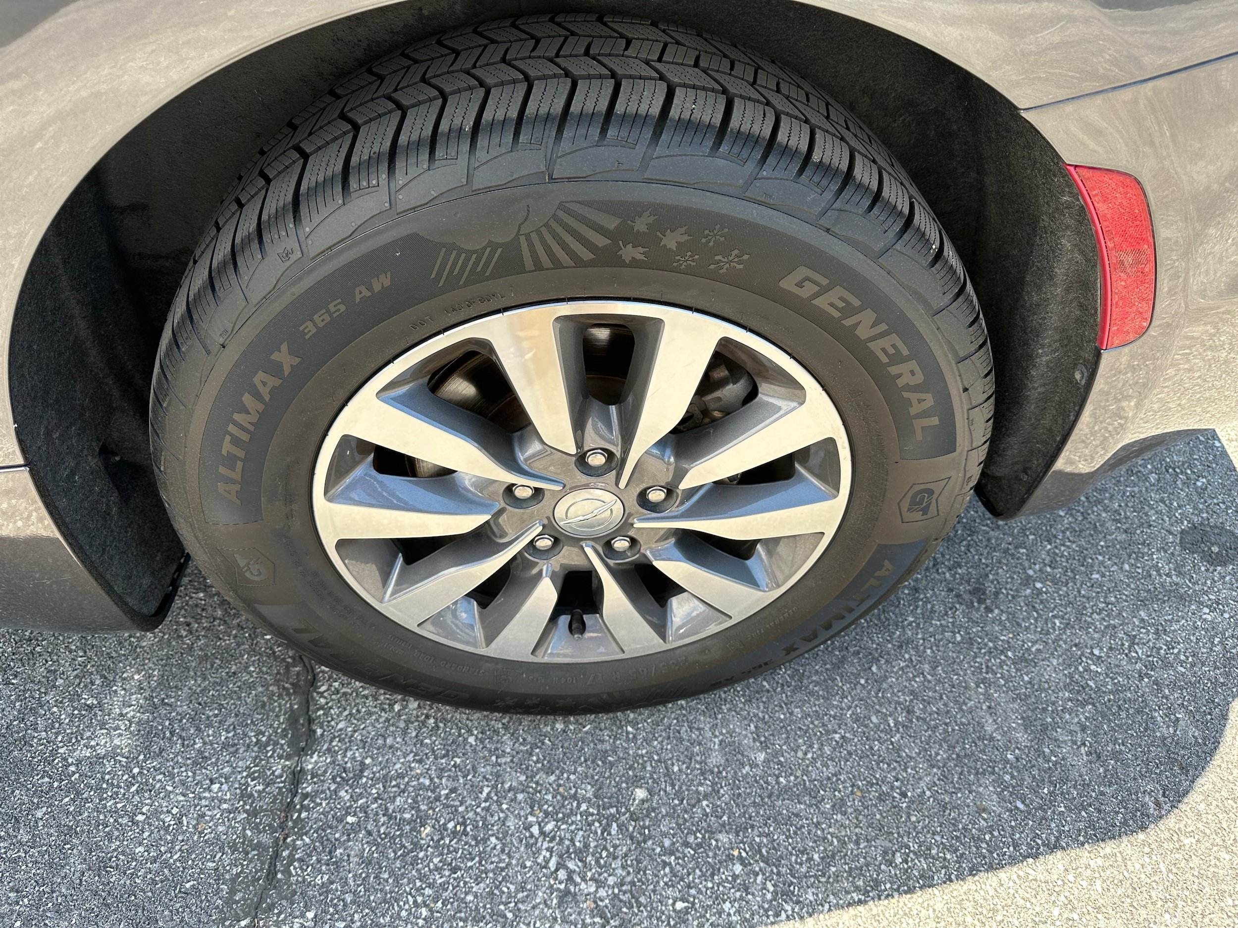 Used 2020 Chrysler Pacifica Touring-L Plus FWD image 4