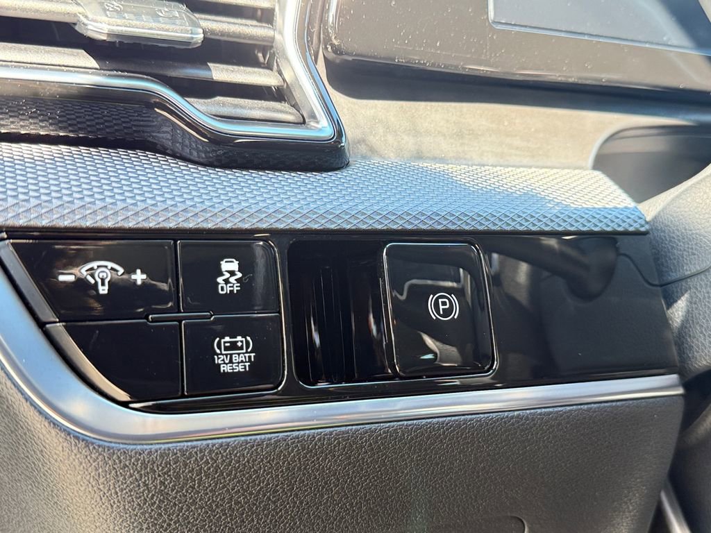 Used 2025 Kia Sportage LX image 10