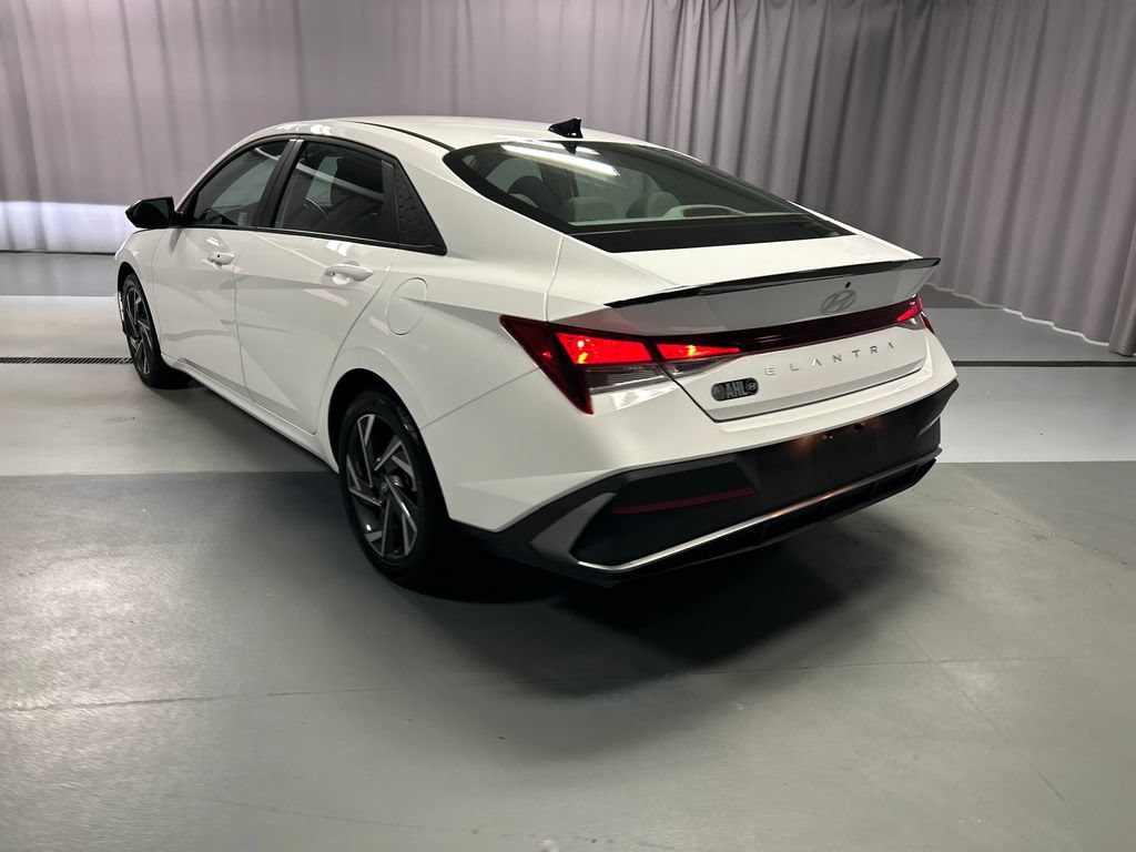 Used 2025 Hyundai Elantra Sport FWD image 5