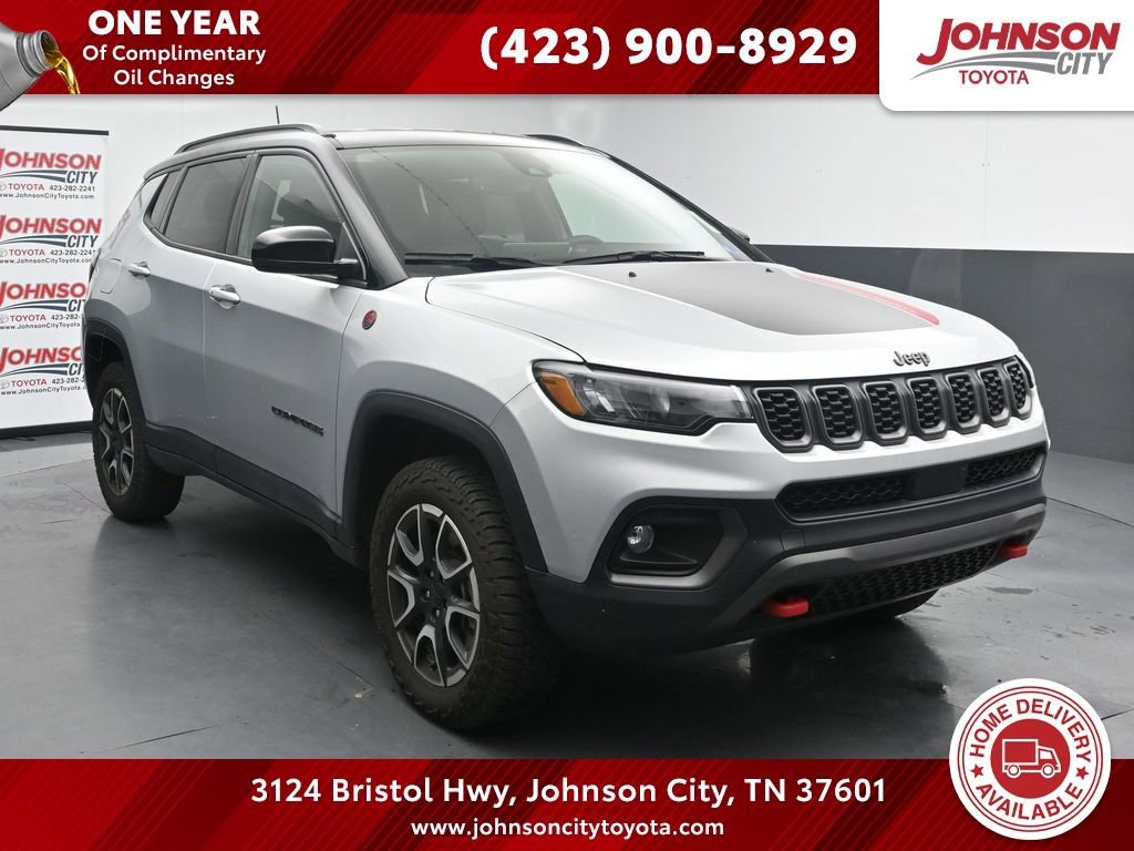 Used 2024 Jeep Compass Trailhawk AWD/4WD image 1