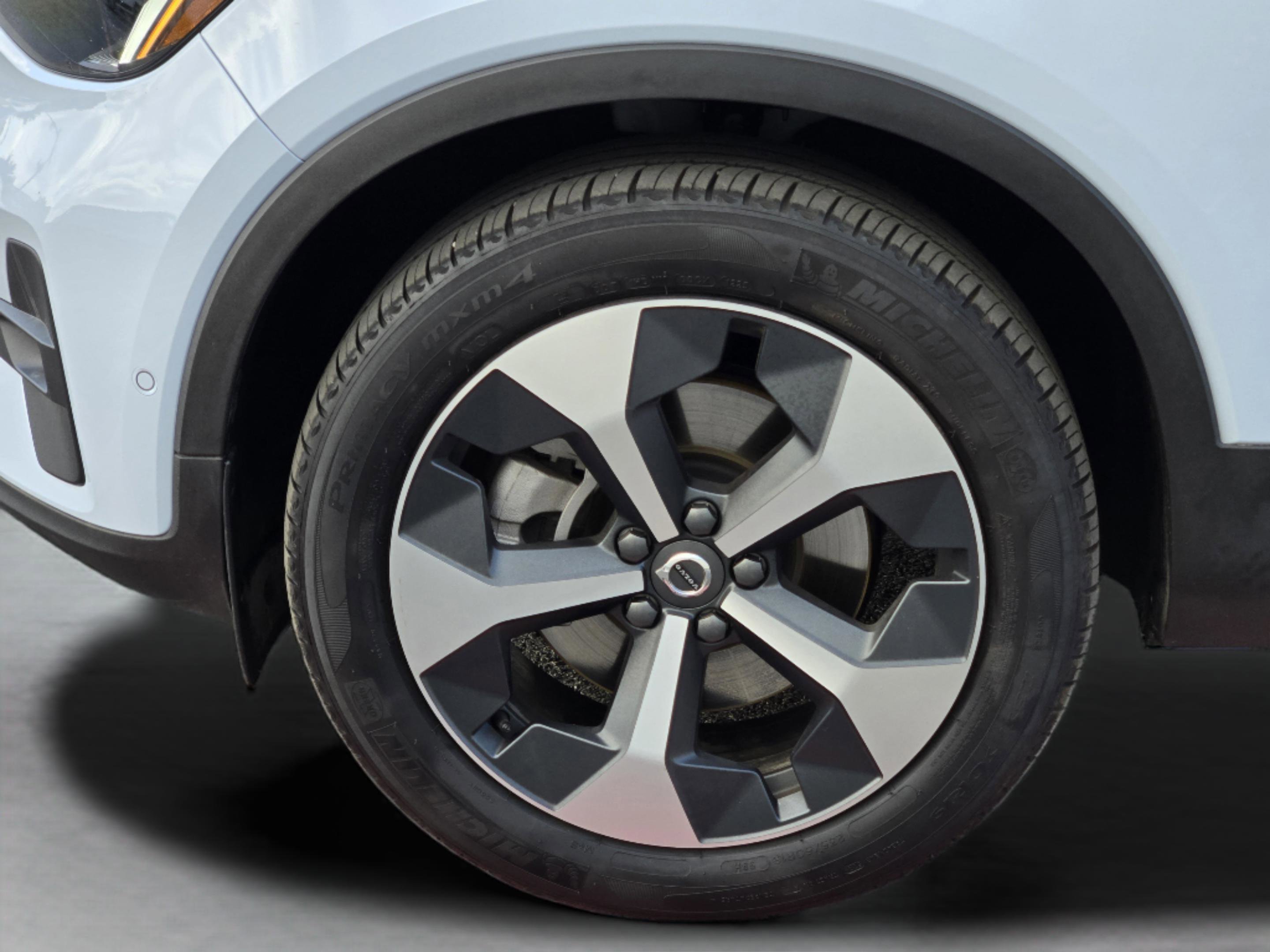 Used 2025 Volvo XC40 B5 Plus image 39